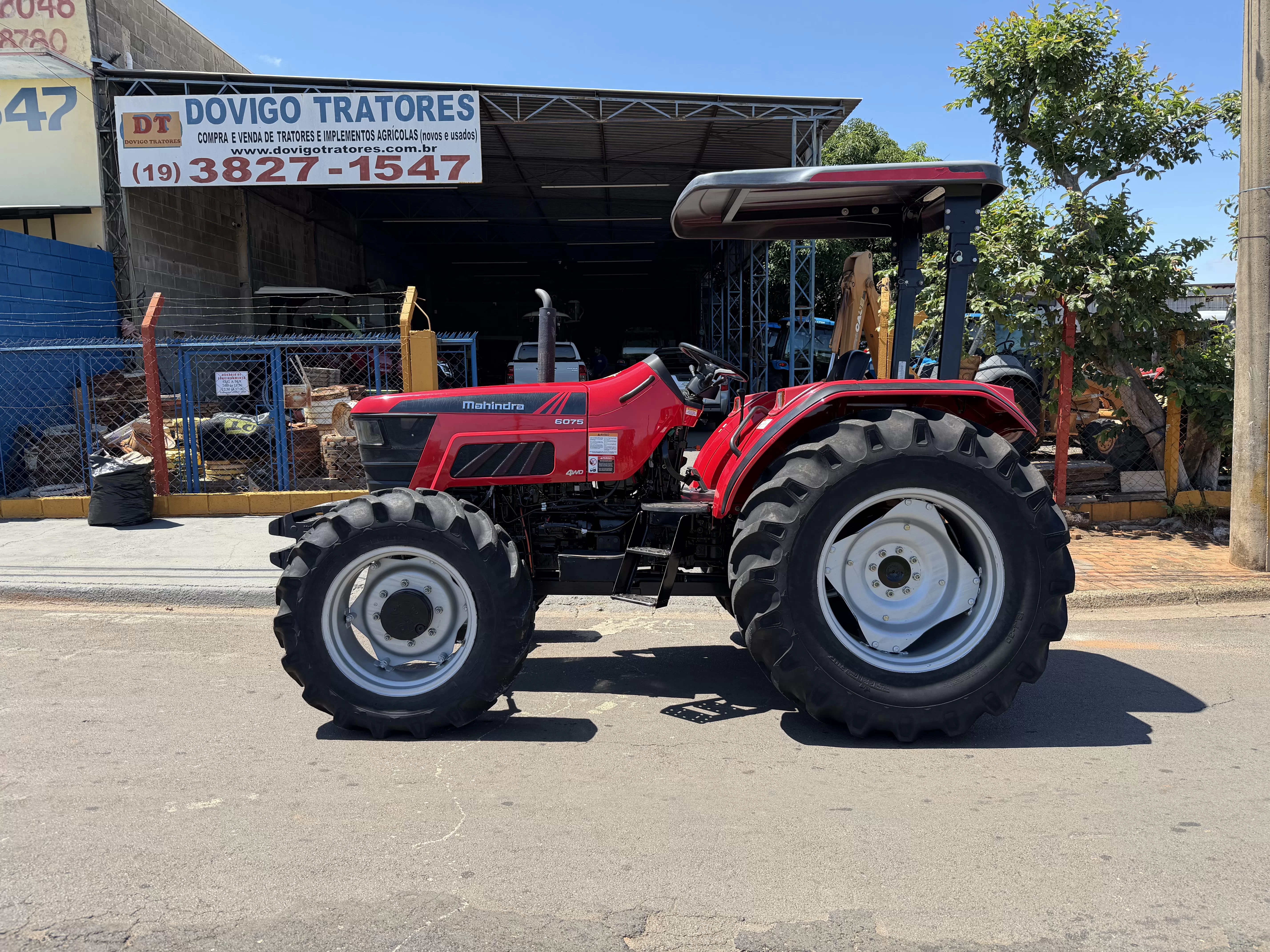 Mahindra 6075 4×4 Ano 2023 apenas 761 horas com redutor de velocidade e Reversor de marchas