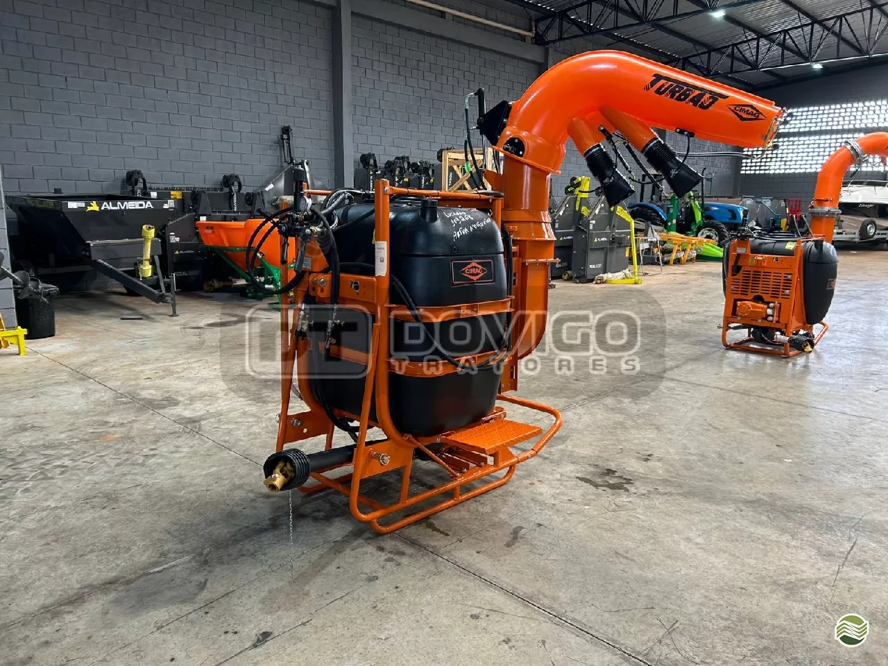 Pulverizador Marca: Cimag Modelo: Turbao H acionamento por pistão hidráulico capacidade para: 600 L equipamento novo