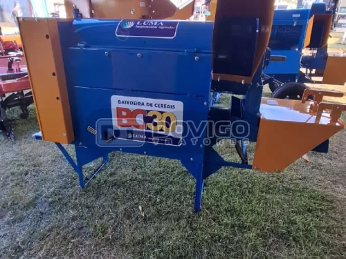 BATEDEIRAS DE CEREAIS (nova) para trator Marca: Luma Modelo: BC30, acoplável no sistema hidráulico e tdp do trator