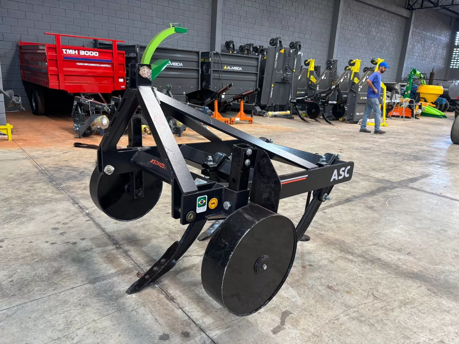Arado Subsolador Hidráulico novo Marca: Cimag Modelo: ASC de 3 hastes com roda