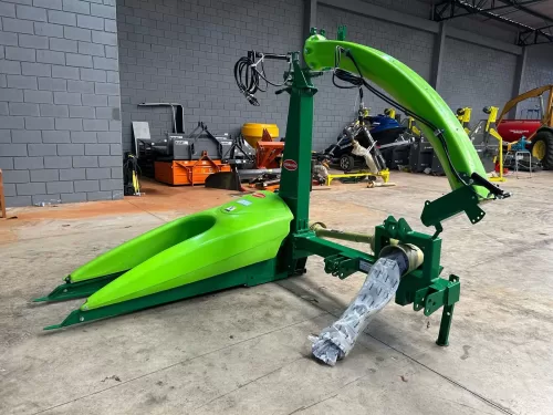 Colhedora de Forragens >nova Marca: Cremasco Modelo: CFC Rural de 12 facas e Bica toda hidráulica