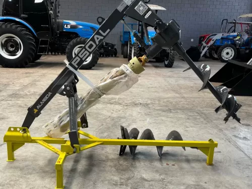 Perfurador de solo novo Marca: Almeida Modelo: PSOAL com 2 brocas sendo 9” e 12”