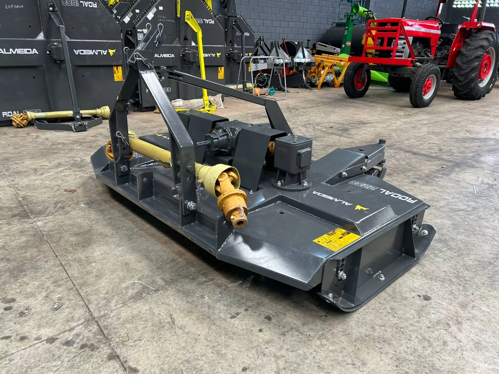 Roçadeira hidráulica dupla >nova Marca: Almeida Modelo: RODAL 2200 de 2.20 m central e lateral