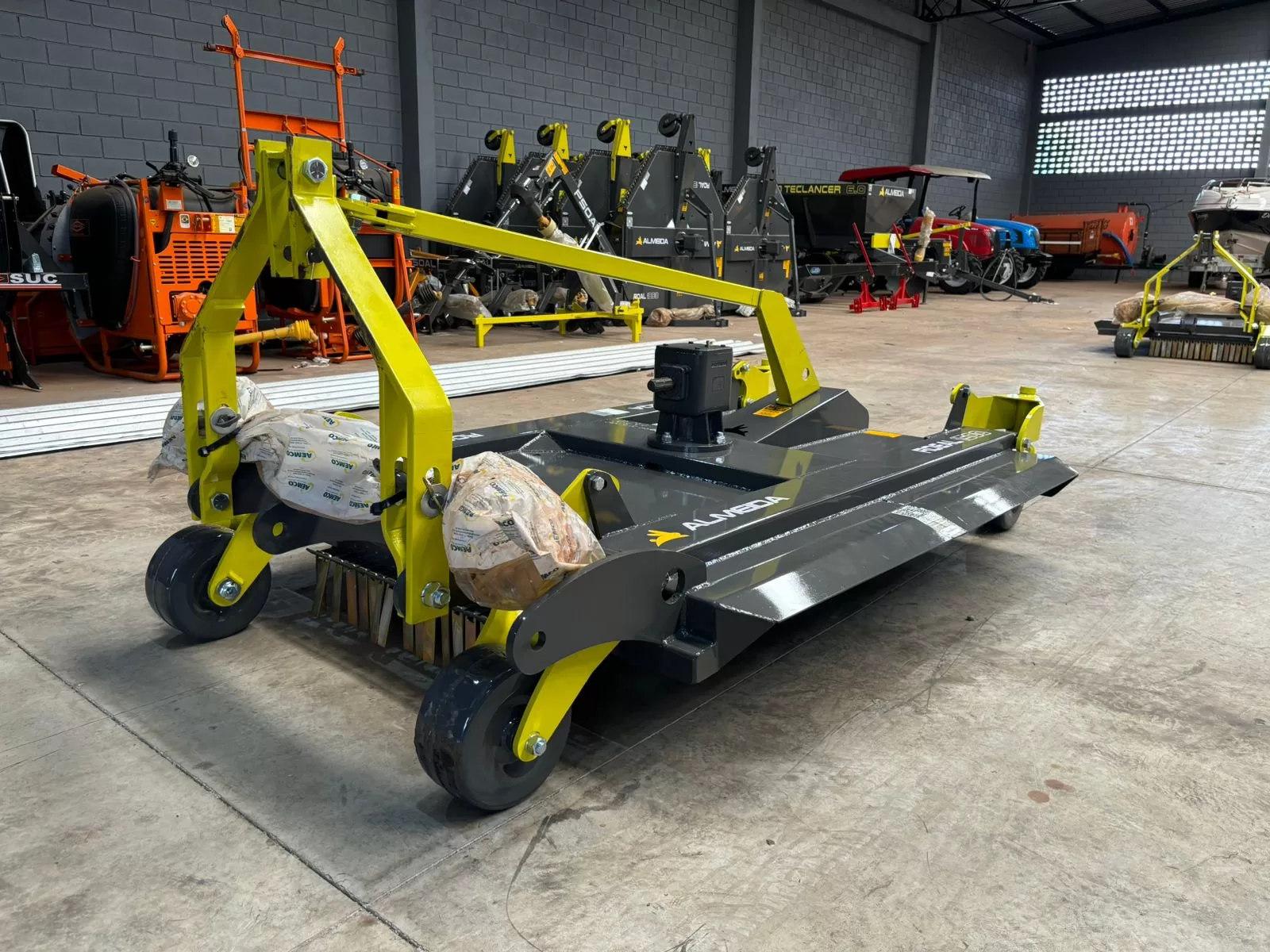 Roçadeira Ecológica hidráulica >nova Marca: Almeida Modelo: ROEAL 1500 de 1.50M