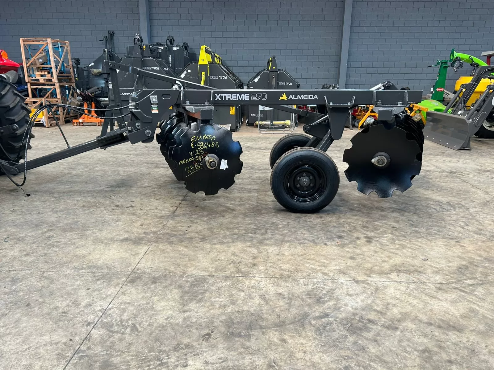 Grade Aradora Intermediária de 16 discos Marca: Almeida Modelo: GCI 16x28”X270MM >(NOVA)