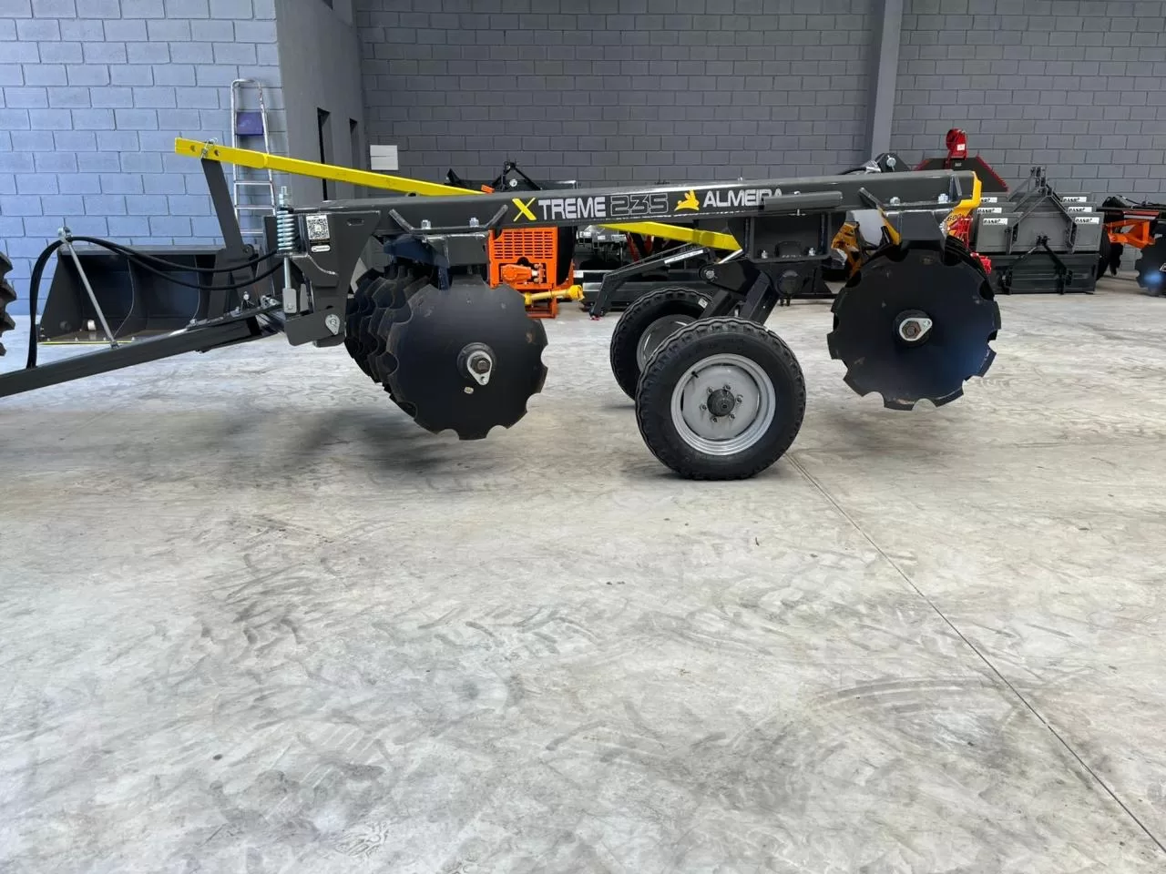 Grade Aradora Intermediária Marca: Almeida Modelo:GRIAL Xtreme 14×28”x270mm >(Nova)