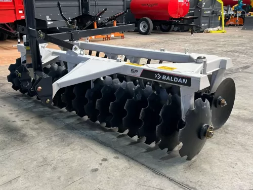 Grade Niveladora >nova Marca: Baldan Modelo: SP/Super Peixe de 32 discos sendo 32×20”x170mm