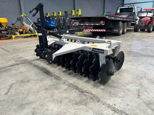 Grade Niveladora >nova Marca: Baldan Modelo: SP/Super Peixe de 28 discos sendo 28×20”x170mm