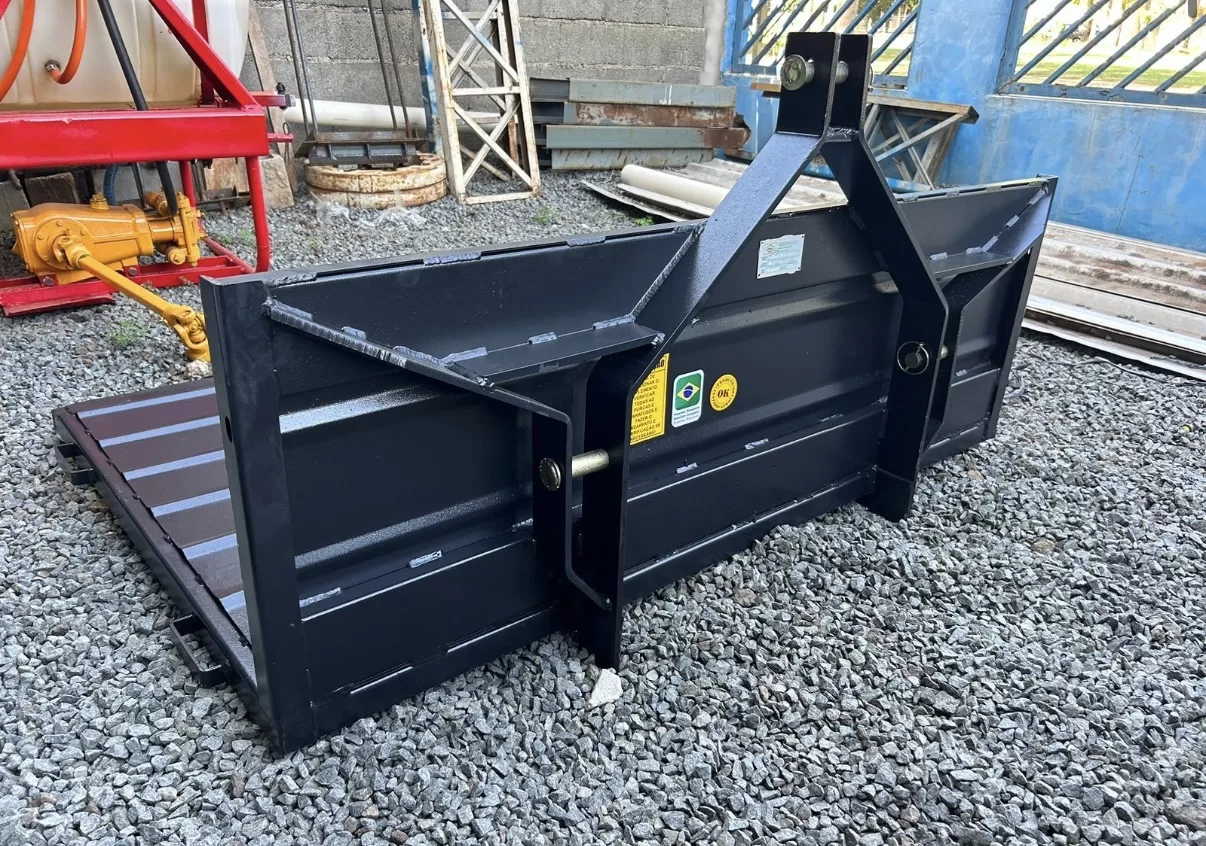 Plataforma hidráulica traseira reforçada Marca:Cimag>novo com capacidade de 600 KG