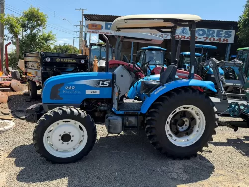LS Tractor modelo: U60R 4x4 Ano 2016  com creeeper/redutor de velocidade e reversor de marchas