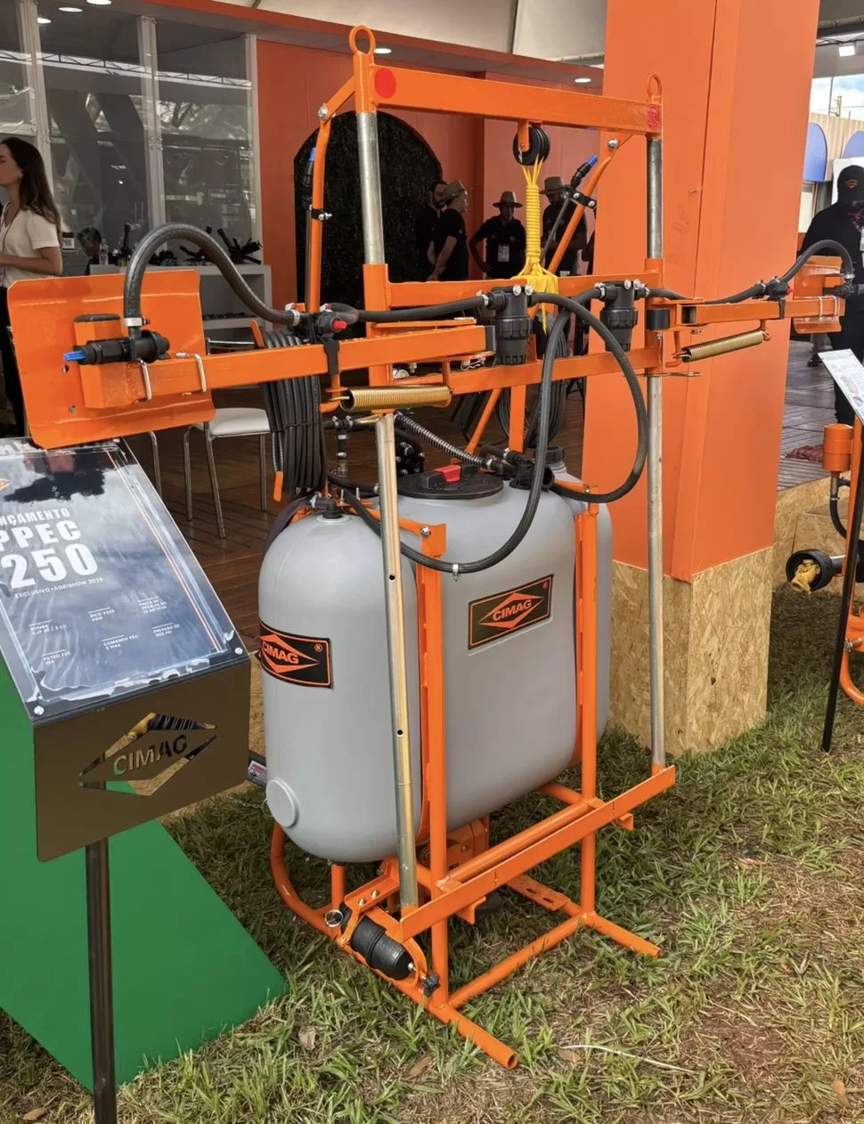 Pulverizador de pasto Pecuário (novo) Marca: Cimag Modelo: PEC 250 / capacidade para 250L-Bomba JP40 