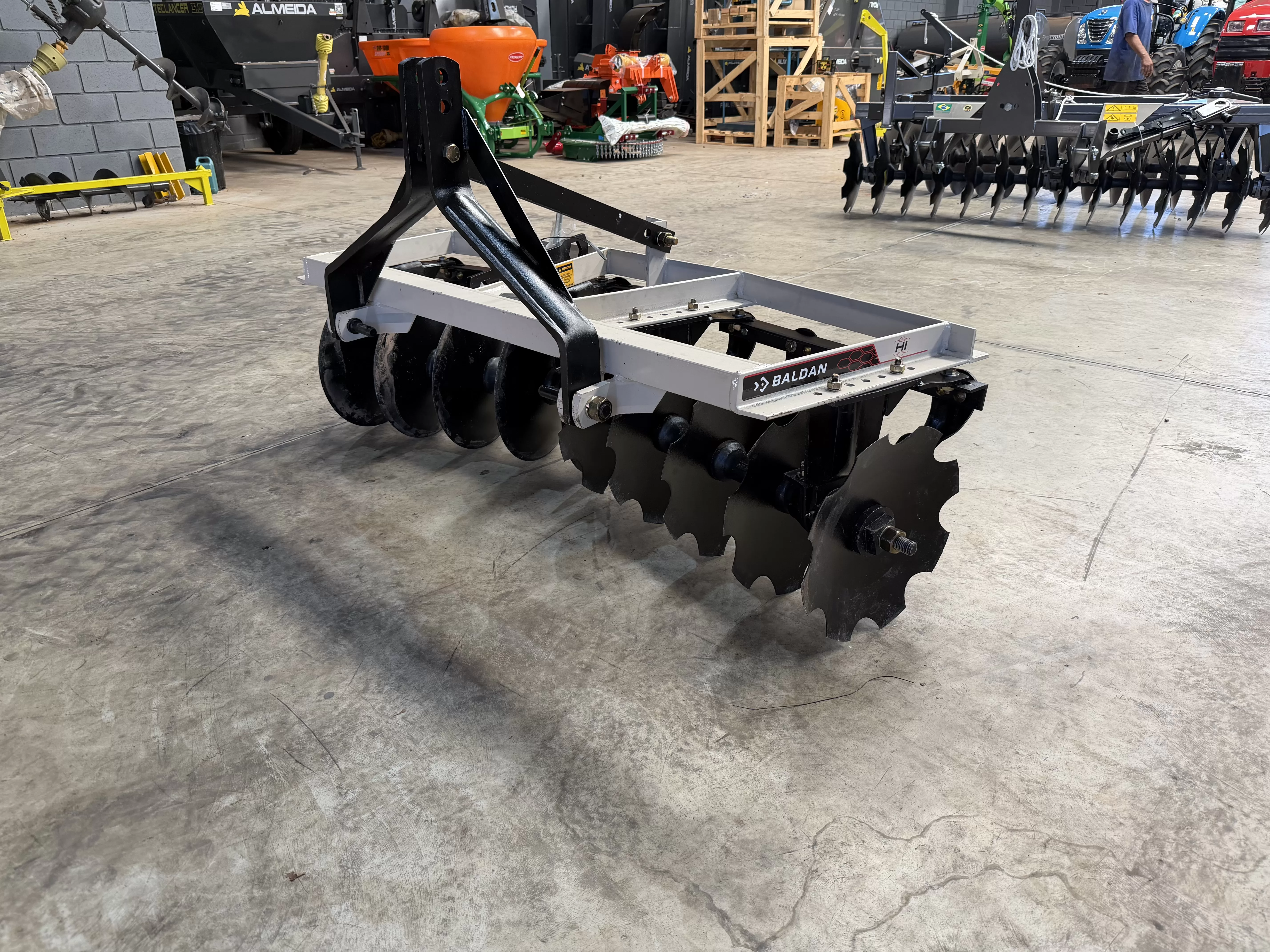 Grade Niveladora Hidráulica (nova) Marca: Baldan Modelo: HI 10x16”de 10 discos