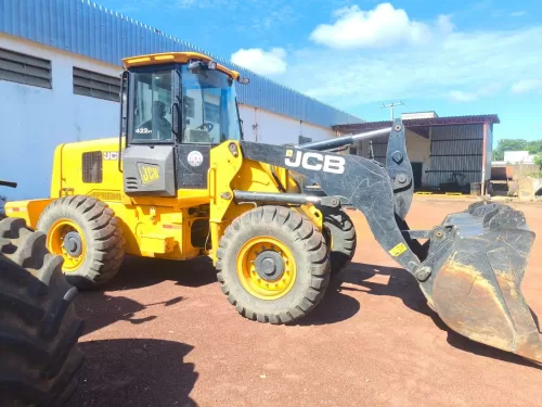 PÁ Carregadeira JCB Modelo: 422ZX Ano : 2023 Cabinada com ar condicionado e com apenas 1890 horas