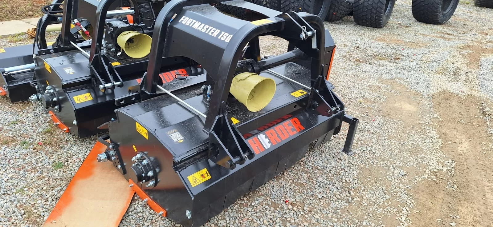 Trincha/Triturador (Pesada) , (nova) Marca: Santa Izabel Modelo: Fortmaster 150H ,de 1.50m, com deslocamento lateral por pistão hidráulico