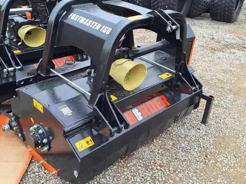 Trincha/Triturador (Pesada) , (nova) Marca: Santa Izabel Modelo: Fortmaster 150H ,de 1.50m, com deslocamento lateral por pistão hidráulico