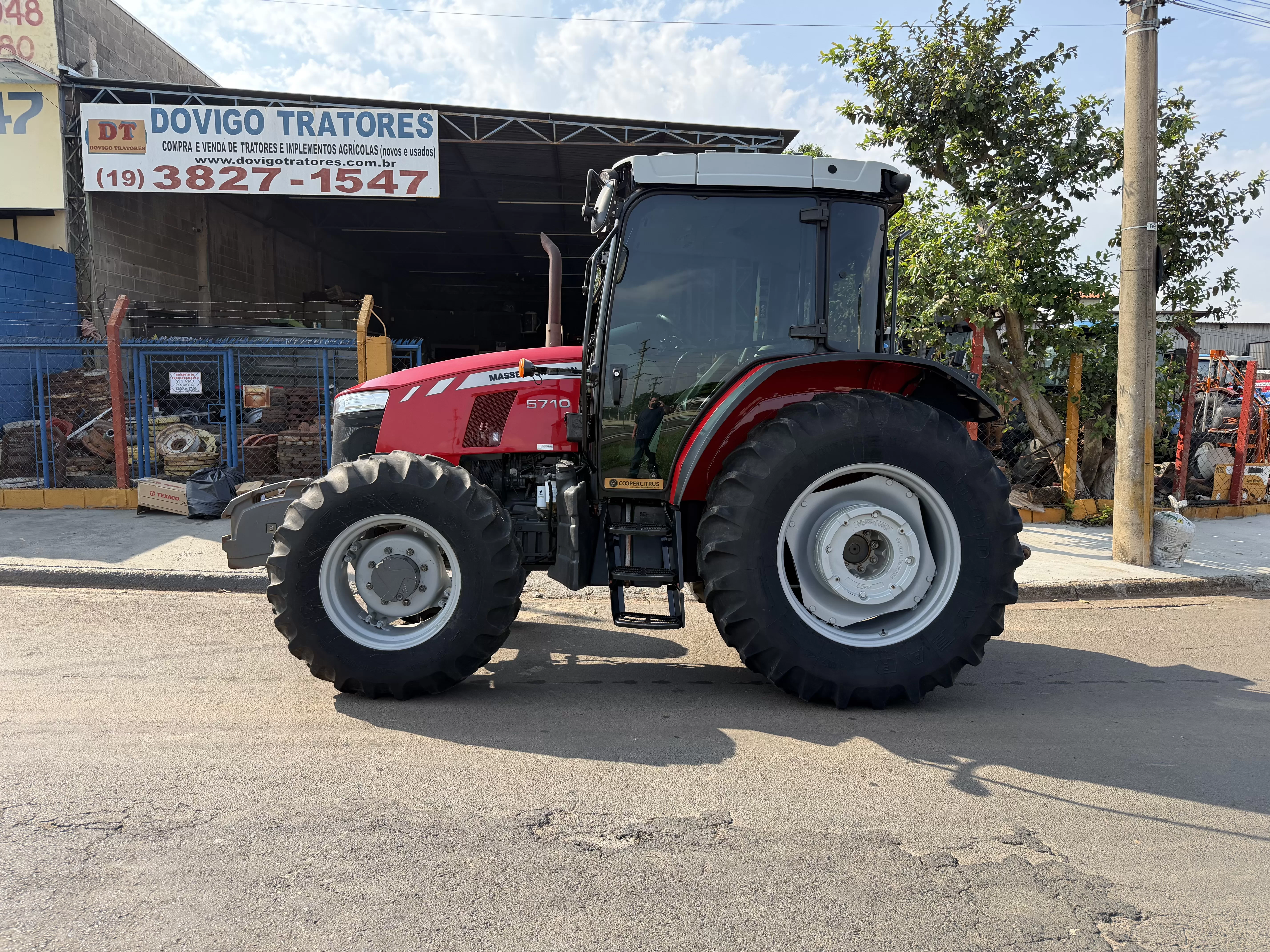 Massey Ferguson 5710 4x4 Ano 2021 Cabinado de Fábrica, com Reversor de marchas 