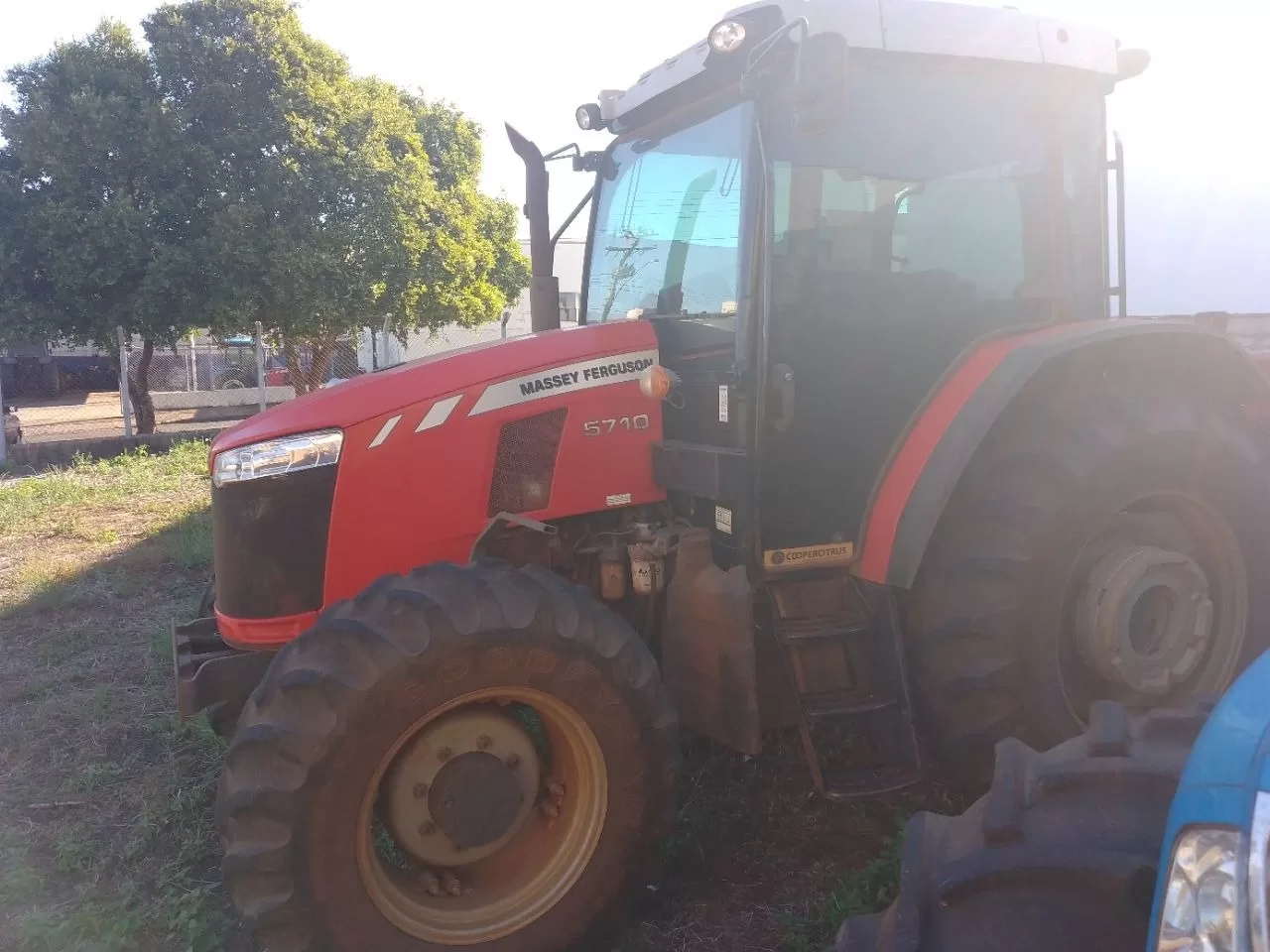 Massey Ferguson 5710 4x4 Ano 2021 Cabinado de Fábrica, com Reversor de marchas 
