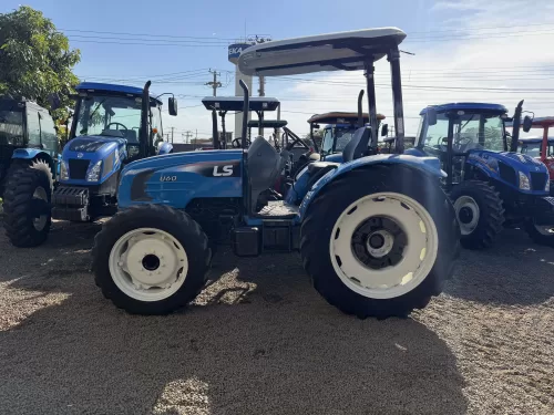 LS Tractor U60R 4x4 Ano 2016 com redutor de velocidade e Reversor de marchas 
