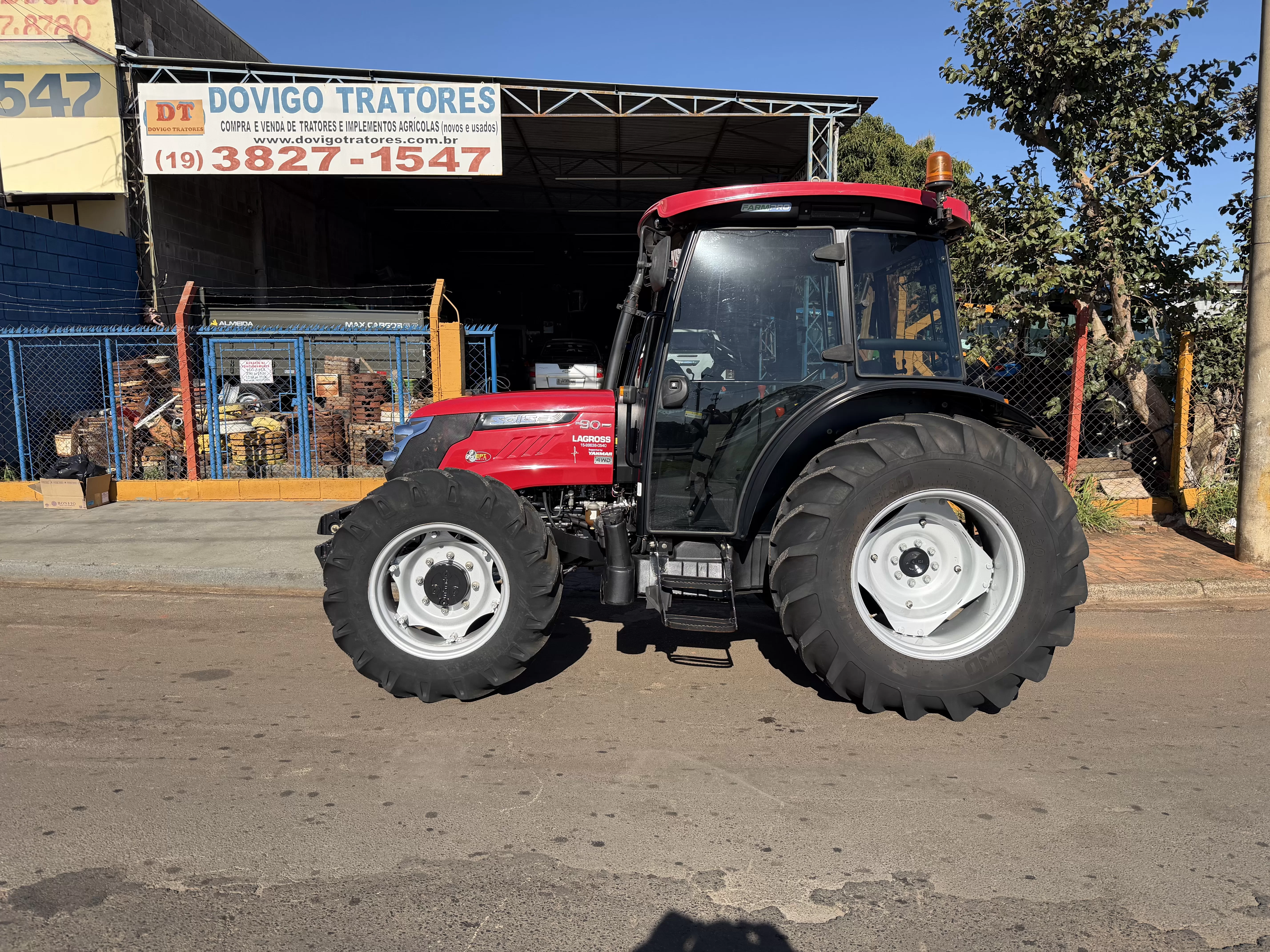 Yanmar Solis 90 Cabinado de Fábrica 4×4 Ano 2021/2022  com Reversor de Marchas