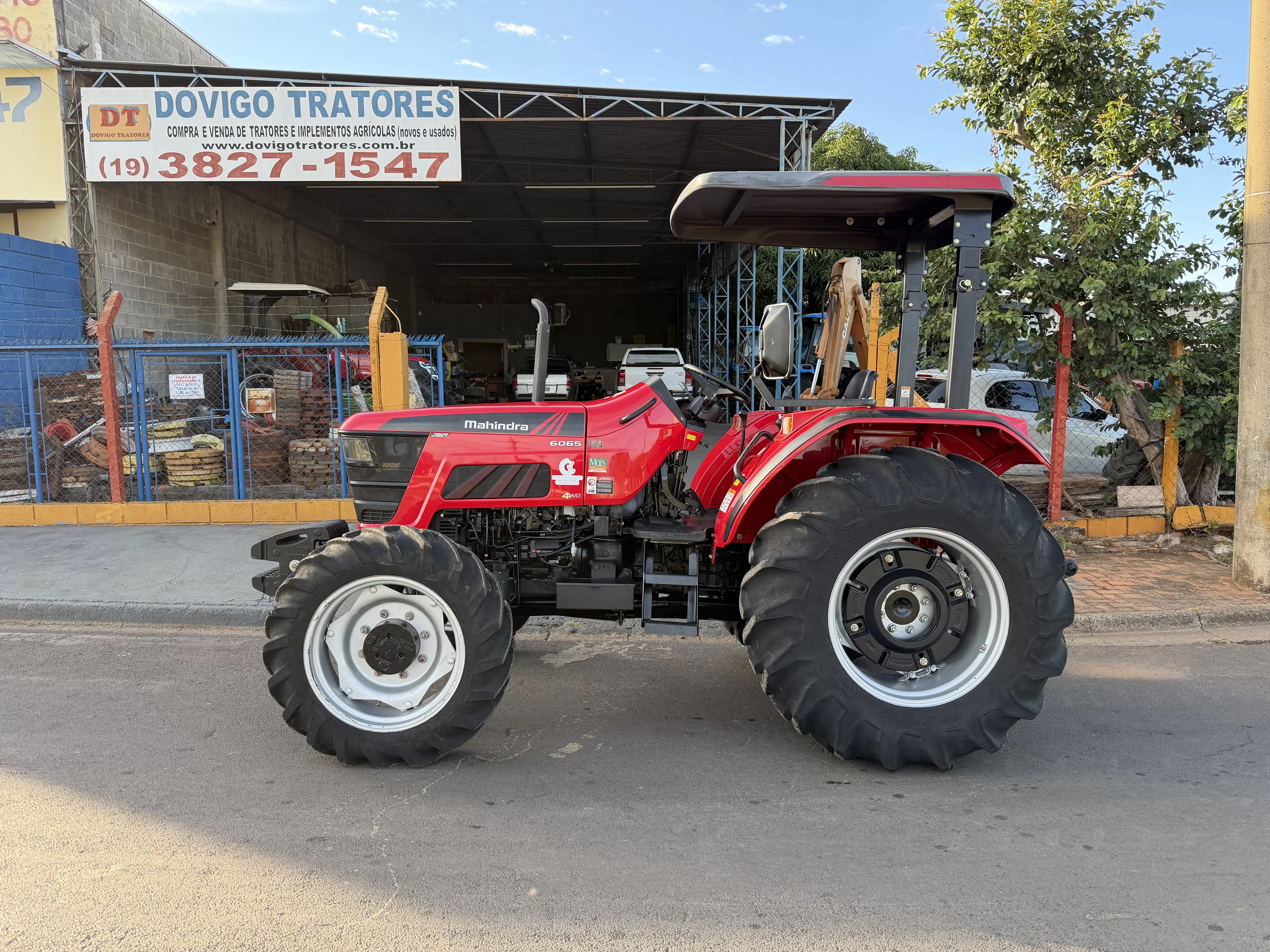 Mahindra 6065 4×4 Ano 2023 apenas 492 horas com redutor de velocidade e Reversor de marchas