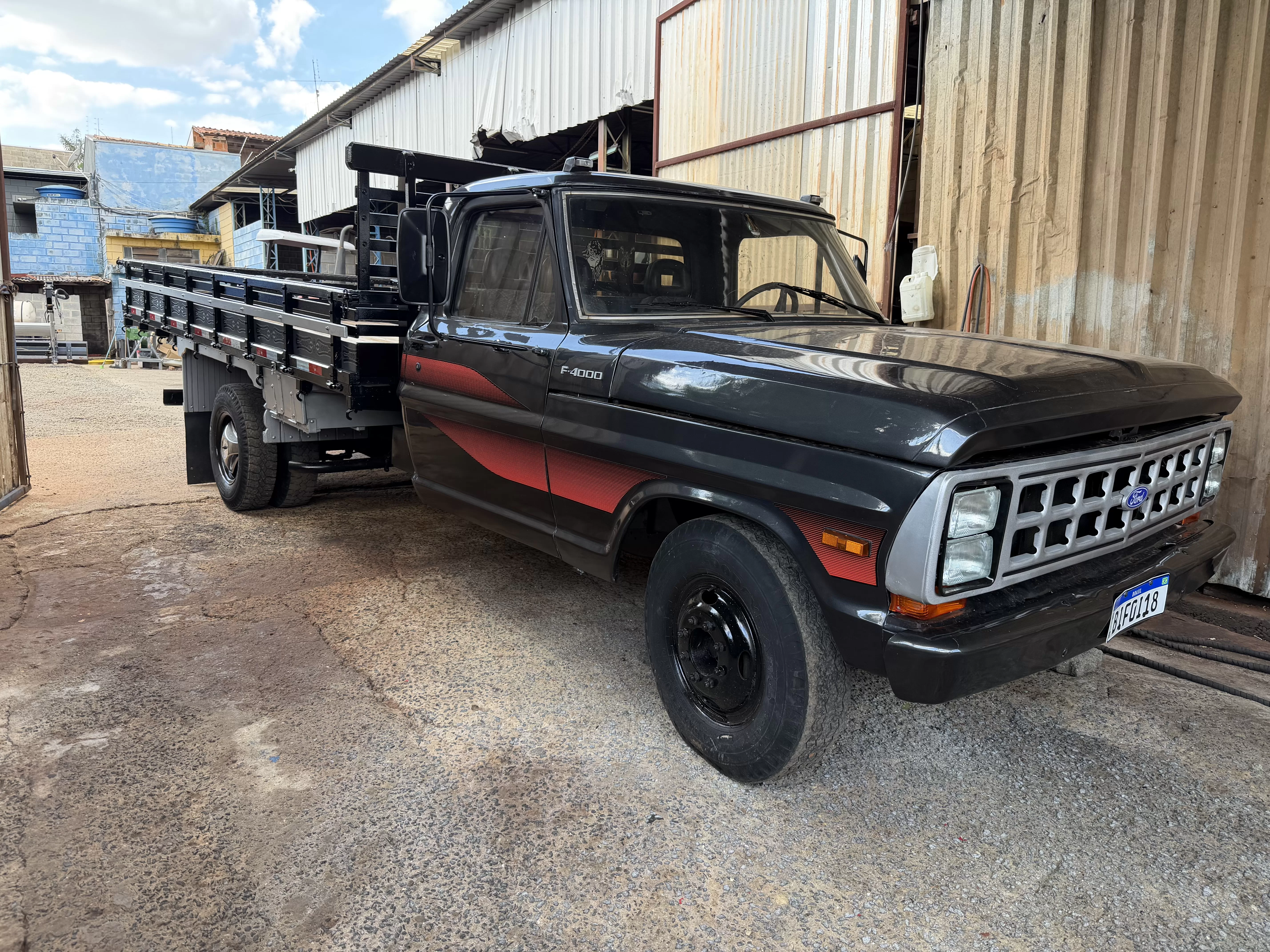 Caminhão Marca: Ford Modelo: F4000 Ano 1985 , motor mwm 