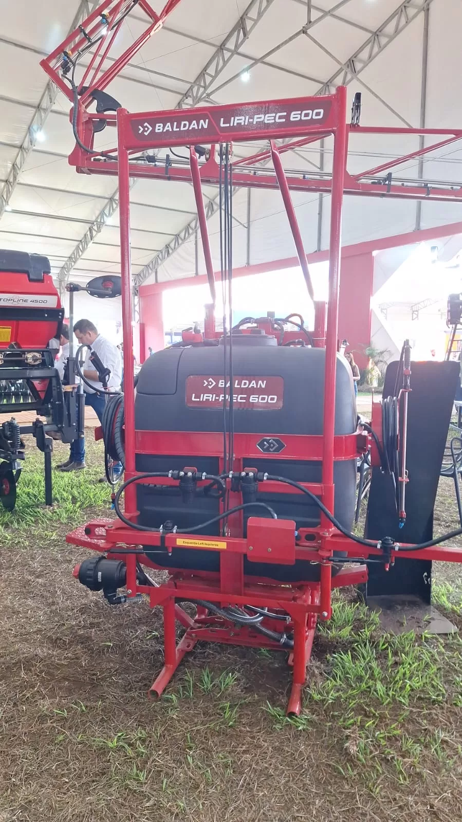 Pulverizador de pasto Pecuário-Marca: Baldan, Modelo: LIRI-PEC 600 (novo) , capacidade para 600L-Bomba JP75 com Reabastecedor / Reservatório Água Limpa com torneira