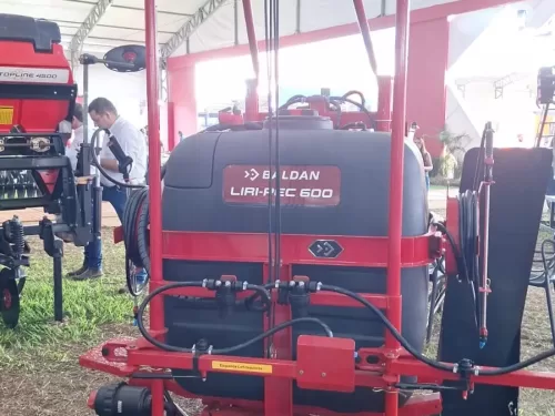 Pulverizador de pasto Pecuário-Marca: Baldan, Modelo: LIRI-PEC 600 (novo) , capacidade para 600L-Bomba JP75 com Reabastecedor / Reservatório Água Limpa com torneira