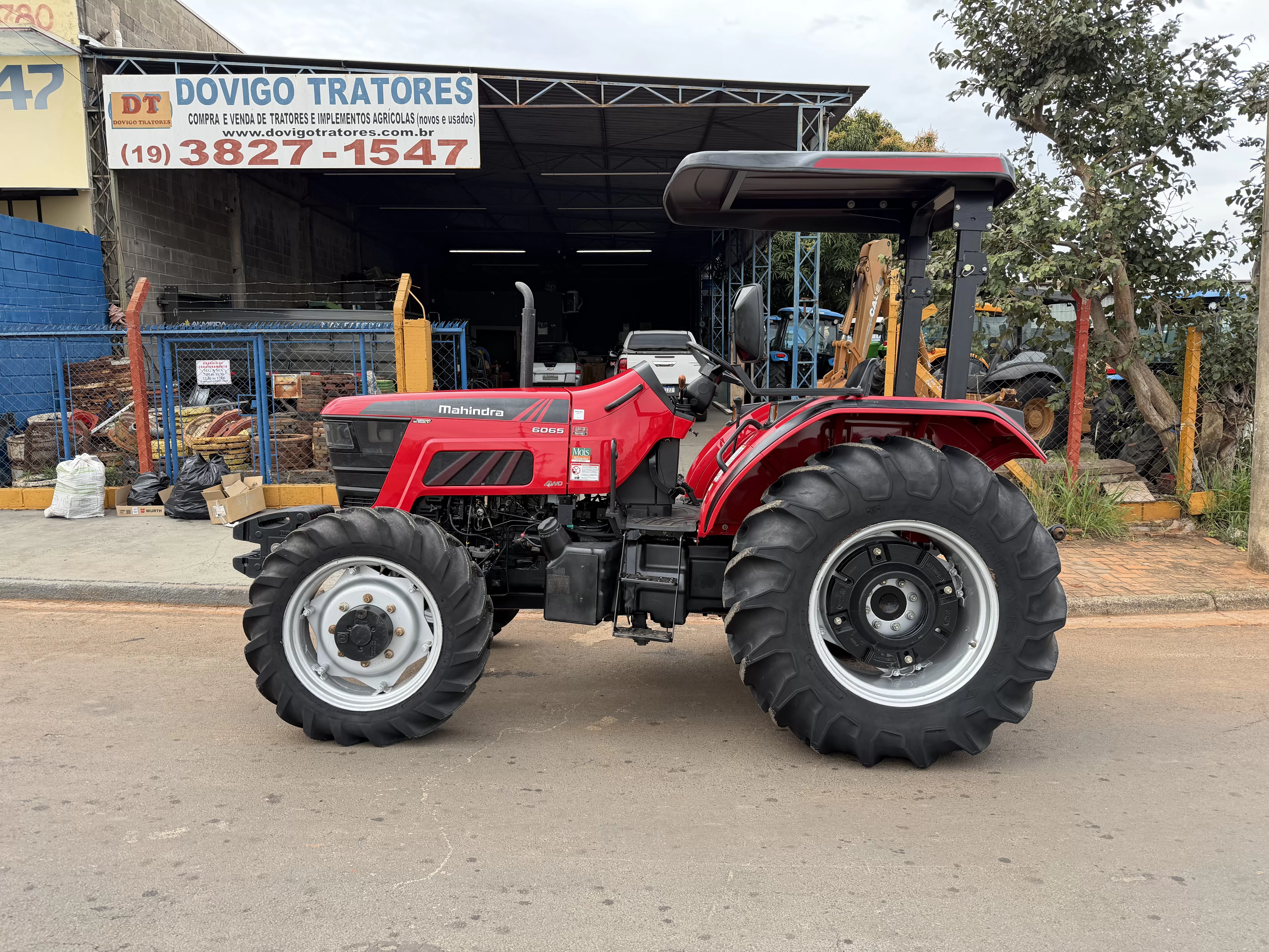 Mahindra 6065 4x4 Ano 2023 com redutor e Reversor apenas 1085 horas