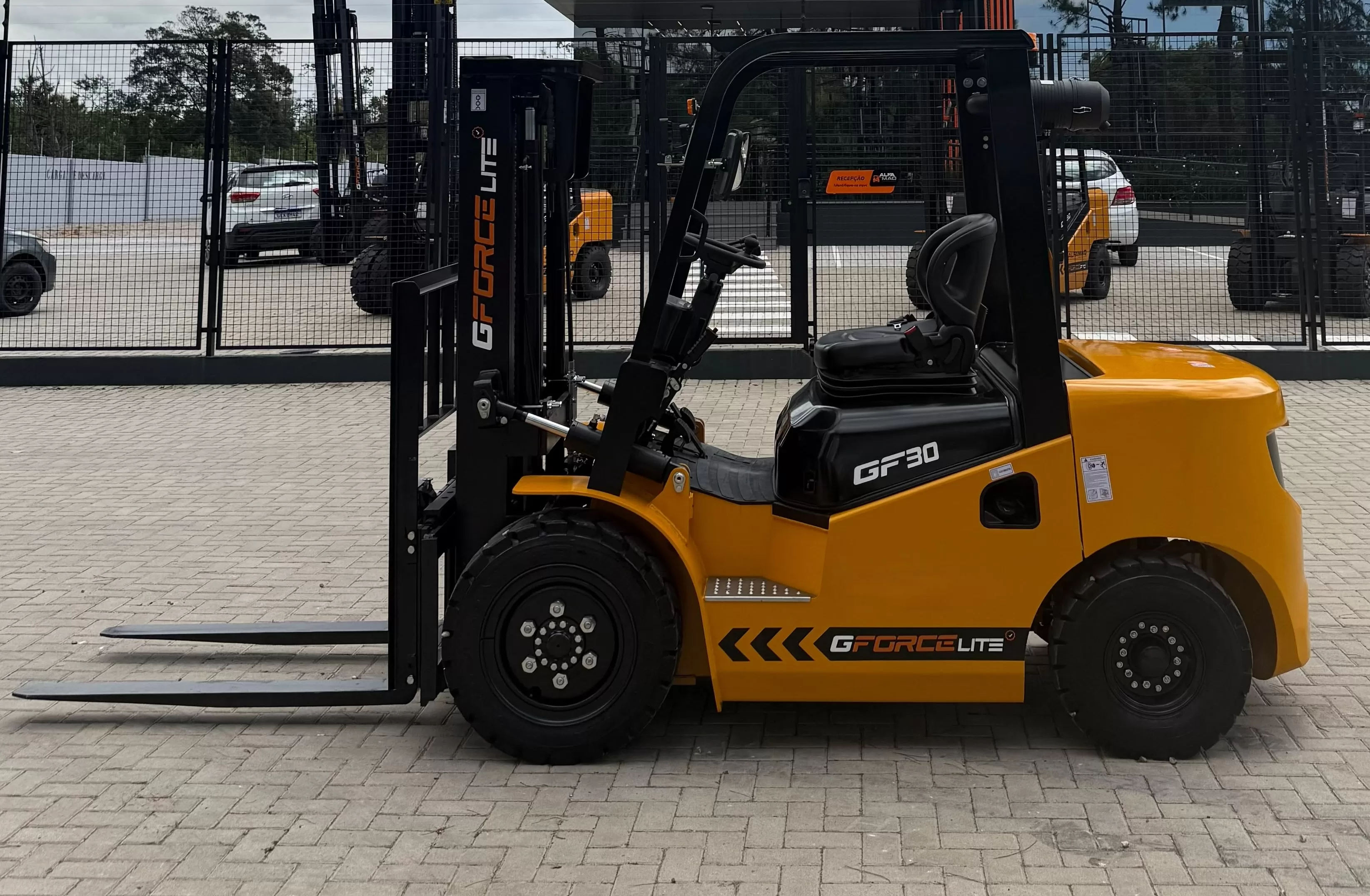 Empilhadeira duplex (nova)  , Marca: G FORCE Modelo: GF30 para 3.0 ton ,com torre de 3.50 m e motor a diesel