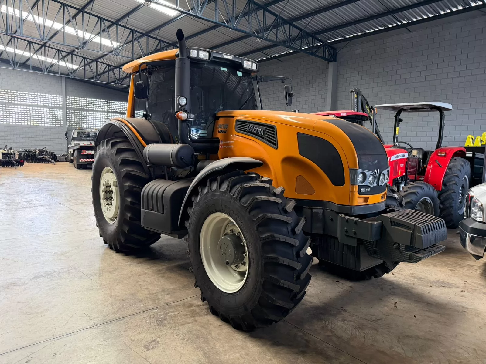 Valtra BH180 Cabinado 4×4 Ano 2015 Geração 3 com preparo para piloto