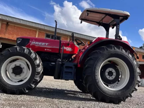 Trator Agrícola novo Marca: PREET Modelo 9049 4x4 com Reversor de marchas.