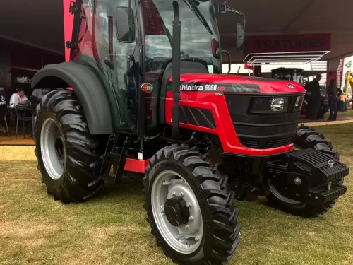 Trator Agrícola (novo) Mahindra 6060 4x4 Ano 2026, Cabinado de fábrica com ar condicionado, com redutor de velocidade e Reversor de marchas.