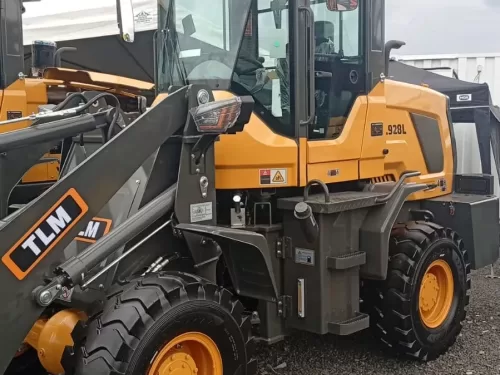 Pá Carregadeira (nova) Marca: TLM Modelo: 928L Padrão, 4x4 linha Premiun, Ano: 2026, Cabinada de fábrica com ar condicionado.