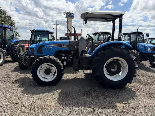 LS Tractor modelo: Plus 80 Plataformado 4x4 Ano 2021/2022 com redutor de velocidade e Reversor de marchas.