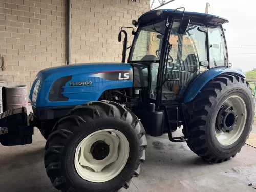 LS Tractor modelo: Plus 100 Cabinado 4x4 Ano 2021/2022 com redutor de velocidade e Reversor de marchas.