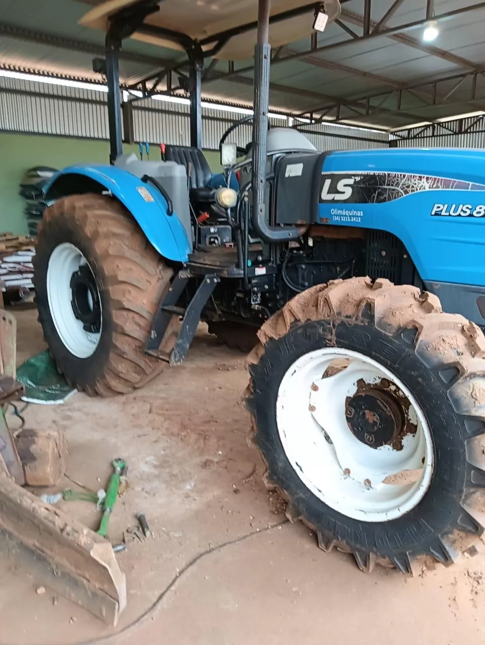 LS Tractor modelo: Plus 80 Plataformado 4x4 Ano 2020, com redutor de velocidade e Reversor de marchas.