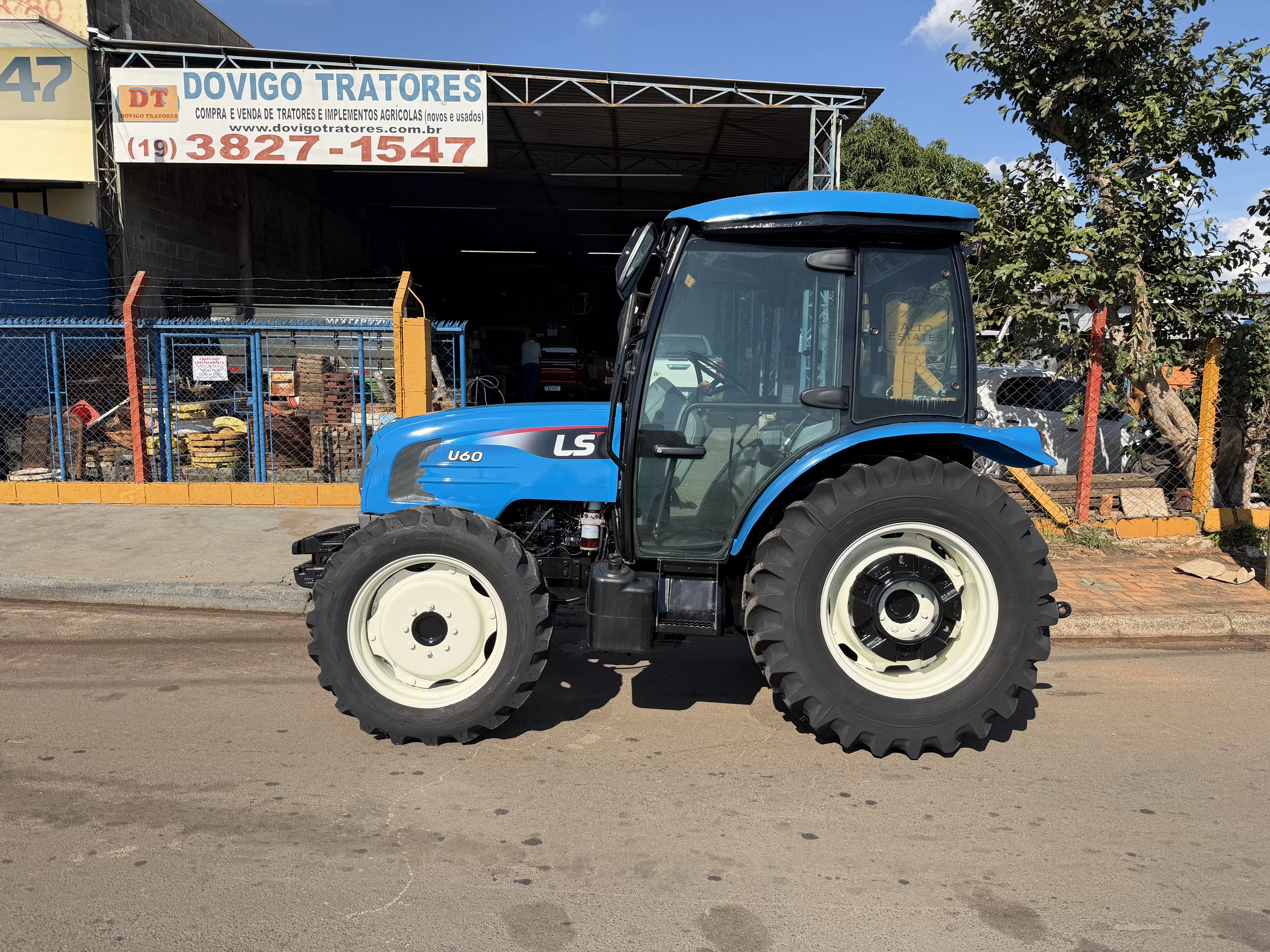 LS Tractor U60 Cabinado 4×4 Ano 2017 com Redutor de velocidade e Reversor Cod: 09