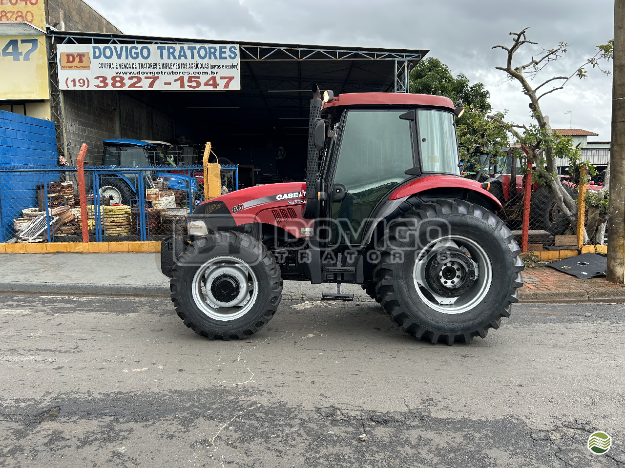 Case Farmall 80 4×4 Ano 2016 Cabinado de Fábrica com Reversor de marchas