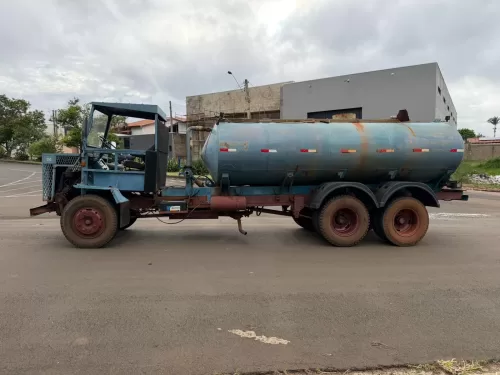 Caminhão Pipa, Mercedes benz truck Modelo: 1113 Ano 1974 com direção hidráulica e freio a ar
