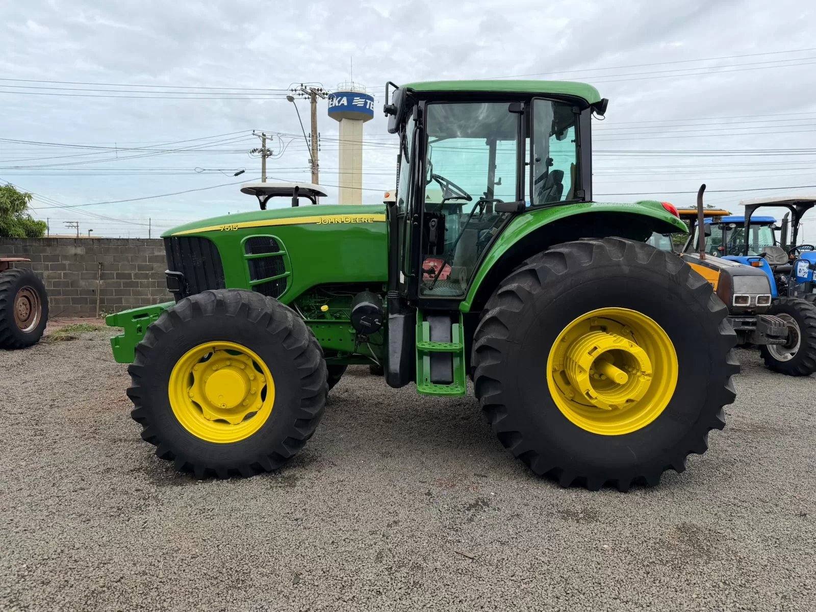 John Deere 7515 Cabinado de fábrica 4x4 Ano 2008 Cod (03)